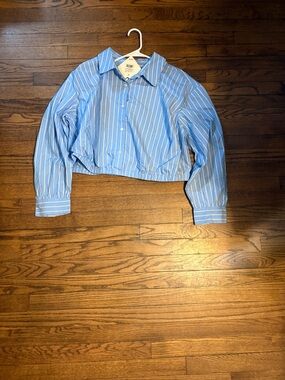 Ava & Viv Light Blue and White Striped Cropped Button-Down